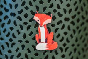 Drewniana broszka Cute Fox